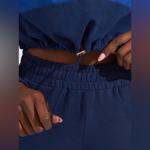 Buffbunny Cadi Crop in the color Rio Blue Multi - Picture 9 of 12